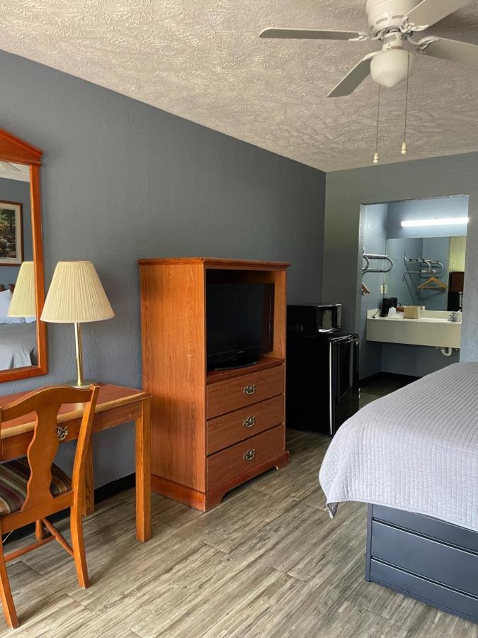 Deerfield Inn Adamsville Buitenkant foto