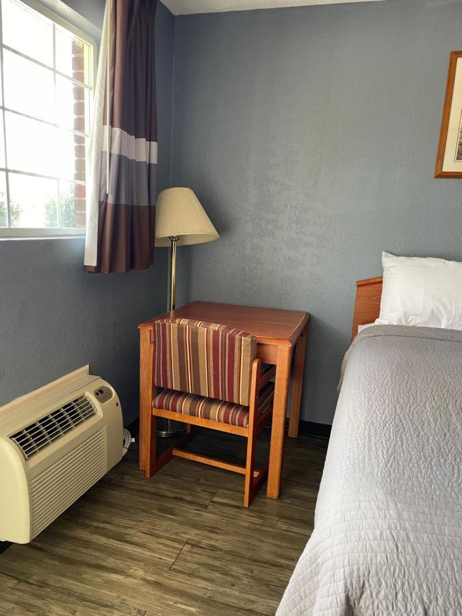 Deerfield Inn Adamsville Buitenkant foto