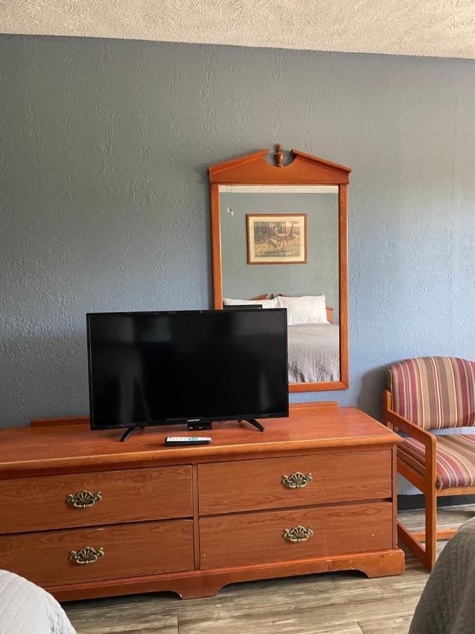 Deerfield Inn Adamsville Buitenkant foto