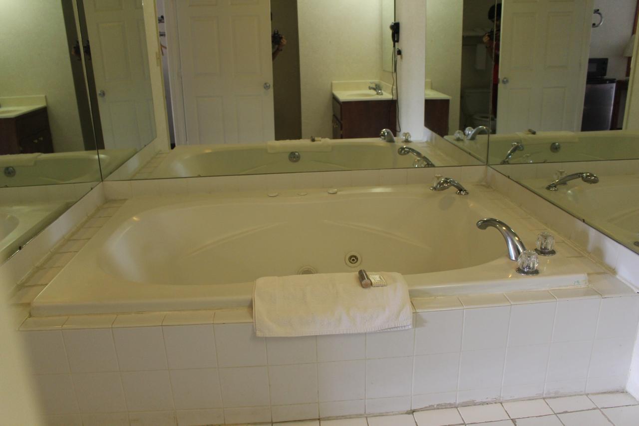 Deerfield Inn Adamsville Buitenkant foto